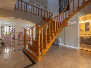 Exclusiva Casa en venta  Barrio Septiembre: Confort y Elegancia - CDR