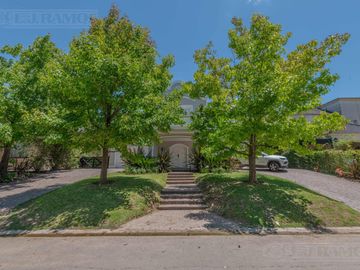 Exclusiva Casa en venta  Barrio Septiembre: Confort y Elegancia - CDR