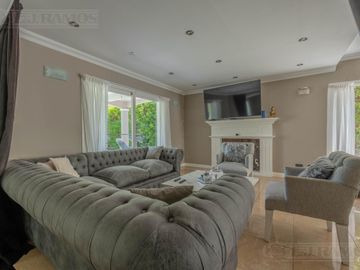 Exclusiva Casa en venta  Barrio Septiembre: Confort y Elegancia - CDR