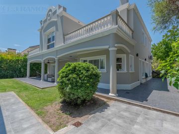 Exclusiva Casa en venta  Barrio Septiembre: Confort y Elegancia - CDR