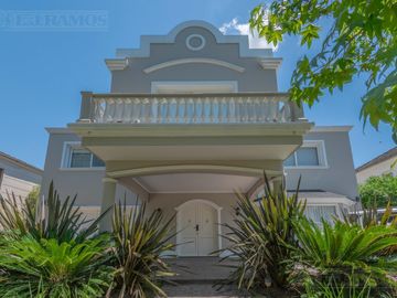 Exclusiva Casa en venta  Barrio Septiembre: Confort y Elegancia - CDR