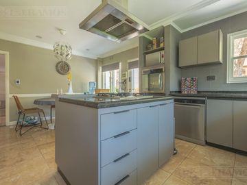 Exclusiva Casa en venta  Barrio Septiembre: Confort y Elegancia - CDR