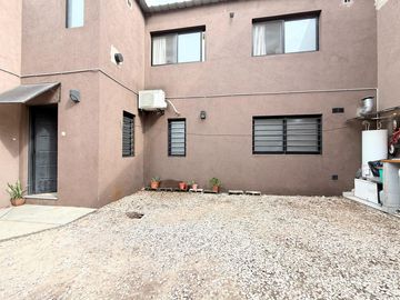 PH con cochera y patio VENTA