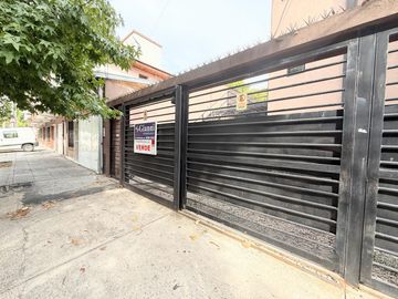 PH con cochera y patio VENTA