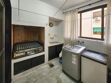 Departamento de piso exclusivo con 4 dormiorios, 4 baños y 3 cocheras