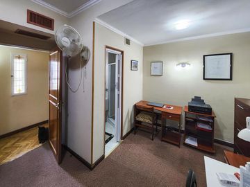 Departamento de piso exclusivo con 4 dormiorios, 4 baños y 3 cocheras