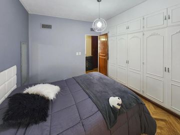 Departamento de piso exclusivo con 4 dormiorios, 4 baños y 3 cocheras