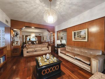 Departamento de piso exclusivo con 4 dormiorios, 4 baños y 3 cocheras