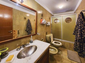 Departamento de piso exclusivo con 4 dormiorios, 4 baños y 3 cocheras