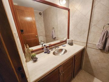 Departamento de piso exclusivo con 4 dormiorios, 4 baños y 3 cocheras