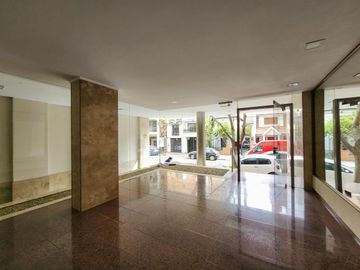 Departamento de piso exclusivo con 4 dormiorios, 4 baños y 3 cocheras