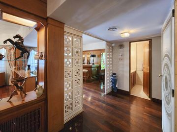 Departamento de piso exclusivo con 4 dormiorios, 4 baños y 3 cocheras