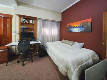 Departamento de piso exclusivo con 4 dormiorios, 4 baños y 3 cocheras
