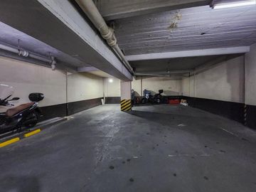 Departamento de piso exclusivo con 4 dormiorios, 4 baños y 3 cocheras
