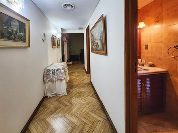 Departamento de piso exclusivo con 4 dormiorios, 4 baños y 3 cocheras