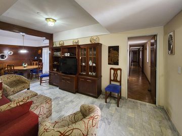 Departamento de piso exclusivo con 4 dormiorios, 4 baños y 3 cocheras