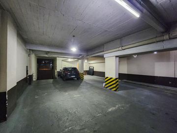 Departamento de piso exclusivo con 4 dormiorios, 4 baños y 3 cocheras