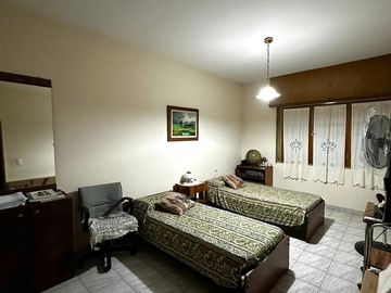 Amplia y hermosa casa 2DORM C/ COCHERA - B° San Salvador