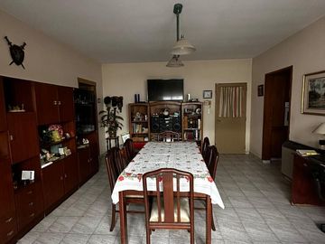 Amplia y hermosa casa 2DORM C/ COCHERA - B° San Salvador