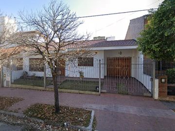 Amplia y hermosa casa 2DORM C/ COCHERA - B° San Salvador