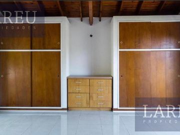 Casa  en Venta con renta  - Barrio Boulevares