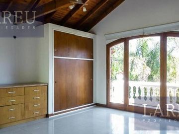 Casa  en Venta con renta  - Barrio Boulevares