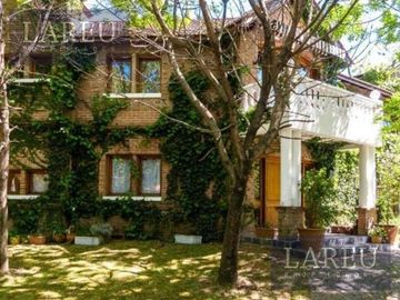 Casa  en Venta con renta  - Barrio Boulevares
