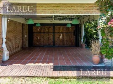 Casa  en Venta con renta  - Barrio Boulevares