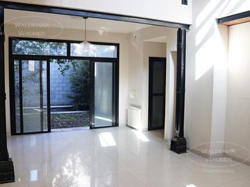 Amplia Casa | Apto Profesional | Oficina | Estudio - Pilar, Centro