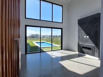 Duplex en Venta - 3 Dormitorios 3 Baños - 220m2 - Pilar Del Este