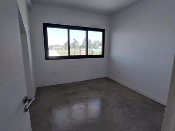 Duplex en Venta - 3 Dormitorios 3 Baños - 220m2 - Pilar Del Este