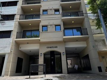 Venta, departamento a estrenar de 2 amb con cochera, zona chauvin.