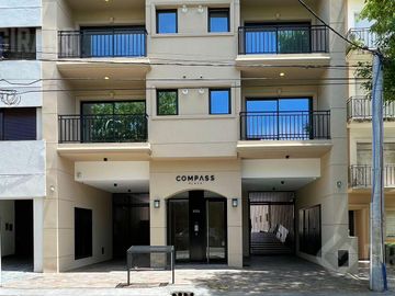 Venta, departamento a estrenar de 2 amb con cochera, zona chauvin.