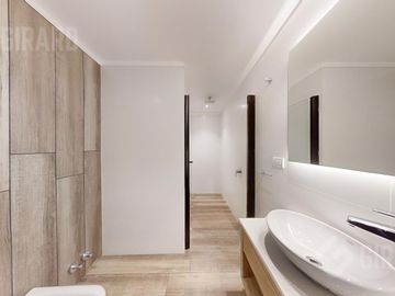 Venta, departamento a estrenar de 2 amb con cochera, zona chauvin.