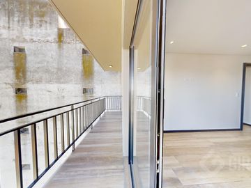 Venta, departamento a estrenar de 2 amb con cochera, zona chauvin.
