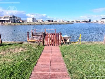 Excelente casa en venta en Barrio Villalobos Pueblos del Plata  Hudson!