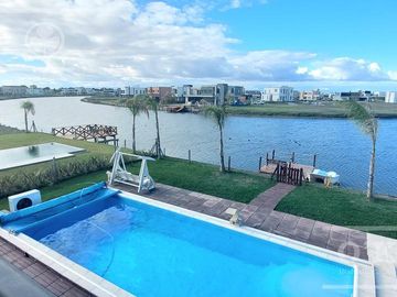 Excelente casa en venta en Barrio Villalobos Pueblos del Plata  Hudson!