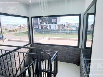 Excelente casa en venta en Barrio Villalobos Pueblos del Plata  Hudson!