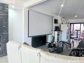 Excelente casa en venta en Barrio Villalobos Pueblos del Plata  Hudson!