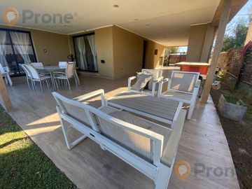 VENTA CASA DE CALIDAD 2 DORMITORIOS CON PILETA EN PUNTA CHACRA
