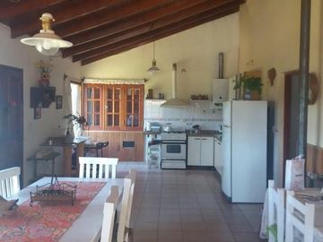 VENTA DE CASA MAS DEPARTAMENTO CON PILETA CON VISTA AL LAGO SAN ROQUE Ref: 1024