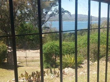 VENTA DE CASA MAS DEPARTAMENTO CON PILETA CON VISTA AL LAGO SAN ROQUE Ref: 1024