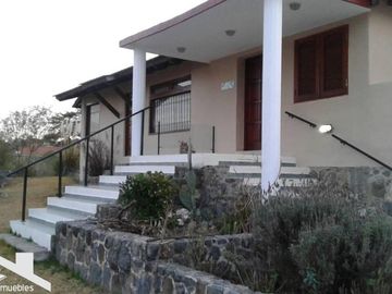 VENTA DE CASA MAS DEPARTAMENTO CON PILETA CON VISTA AL LAGO SAN ROQUE Ref: 1024