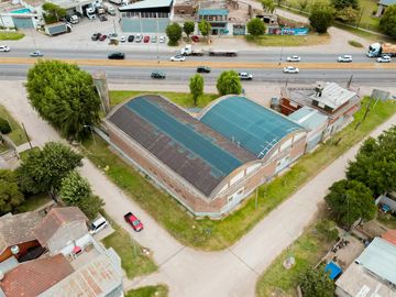 Venta, Fabrica/Galpón, 1633 m2 en 2 plantas con local a la calle, Ruta 2 y Strobel