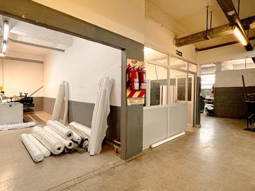 Venta, Fabrica/Galpón, 1633 m2 en 2 plantas con local a la calle, Ruta 2 y Strobel