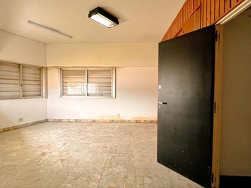 Venta, Fabrica/Galpón, 1633 m2 en 2 plantas con local a la calle, Ruta 2 y Strobel