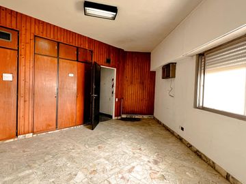 Venta, Fabrica/Galpón, 1633 m2 en 2 plantas con local a la calle, Ruta 2 y Strobel
