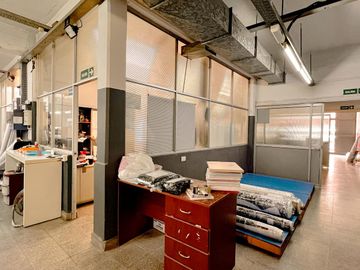 Venta, Fabrica/Galpón, 1633 m2 en 2 plantas con local a la calle, Ruta 2 y Strobel