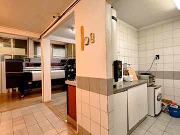 Venta, Fabrica/Galpón, 1633 m2 en 2 plantas con local a la calle, Ruta 2 y Strobel