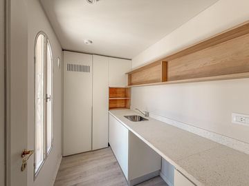 Casa de revista con 4 dormitorios más cochera, patio y terraza